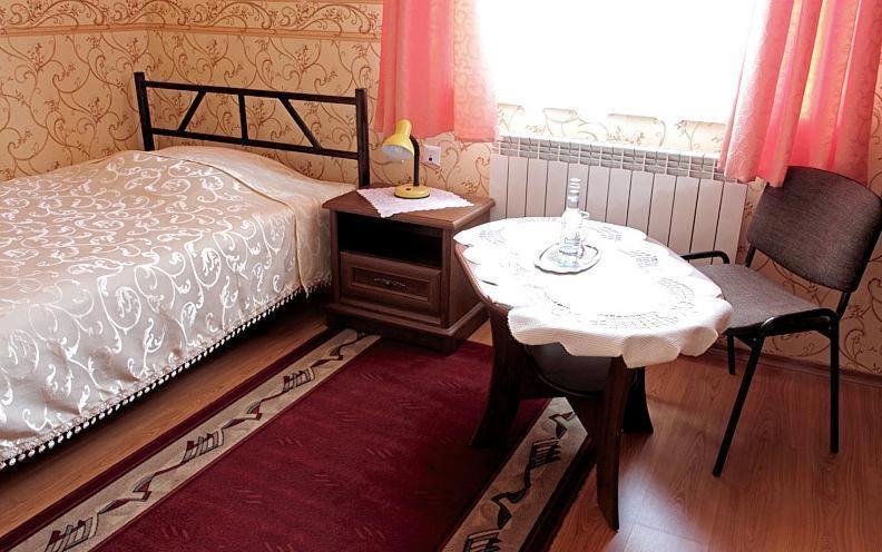 Hotel Mily Krosno Exterior photo